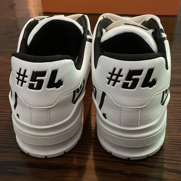 Louis Vuitton Sneakers Black and White Size 11 never worn with box - Picture 3 of 7